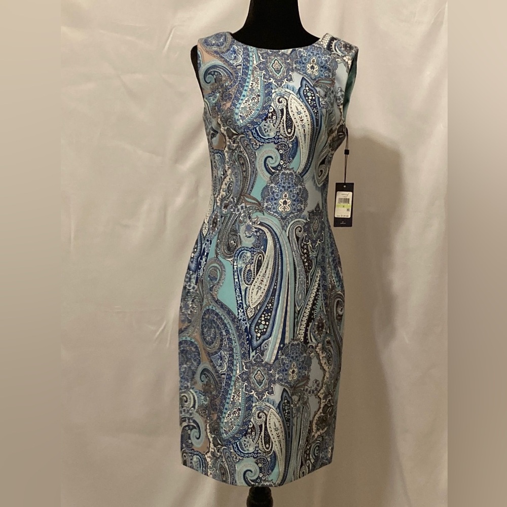 Tommy Hilfiger
Women's Paisley Sleeveless Shift Dress